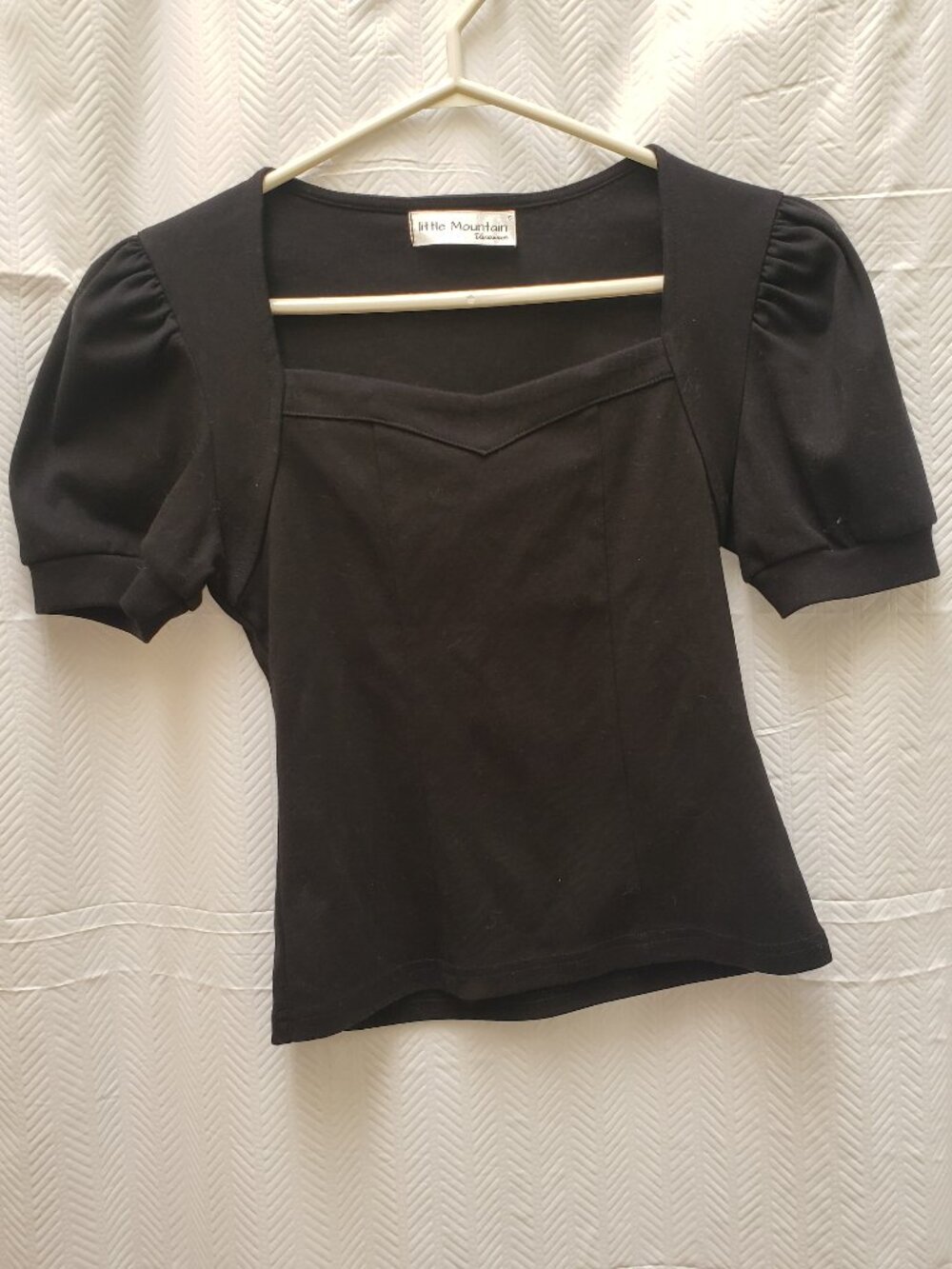 Little Mountain Vancouver Cordova Black Top Size Small